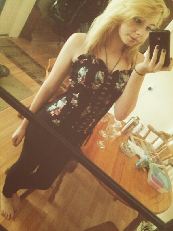 SamBlowsSmoke's tweet photo. Hi, I look really cute today. ☆ http://t.co/1qExXUmBfc