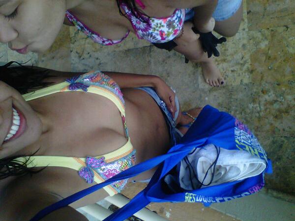 0213_valee's tweet photo. #DomingoDeGanarSeguidores #TimePool #LoveuBff โฅ http://t.co/ysT2lOHEzm