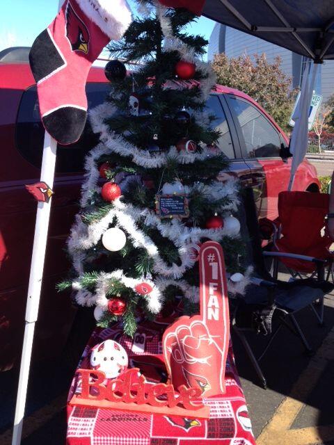 abc15's tweet image. PHOTO: Some @AZCardinals fans brought the Christmas tree to the tailgate! PREVIEW: on.abc15.com/1ah8gOL