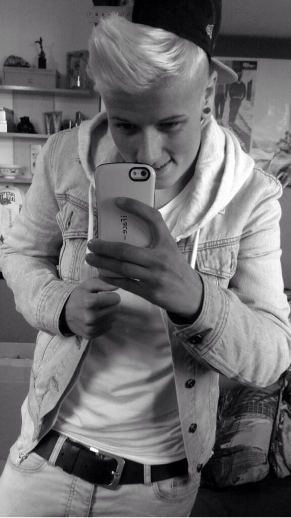 SherriBoom's tweet photo. Add me on snapchat - Sherriboom 👍 http://t.co/l3d65JzLFn