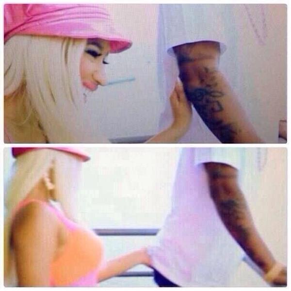 gIistenonika's tweet photo. 💞💑 RT @SlayMeNicki: the way she flirts with him 💗 #onikafaree 💕 http://t.co/Bf7xdt39Pp