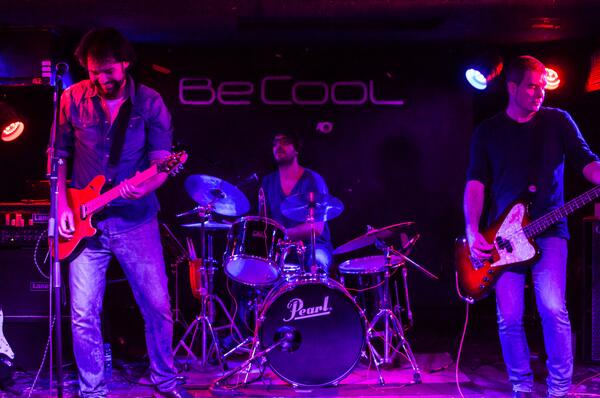 theinnocentbcn's tweet photo. Gracias a todos los que vinisteis ayer a la @salabecool Fue un súper bolo!!! Pronto más... http://t.co/l9mInHK3Ih