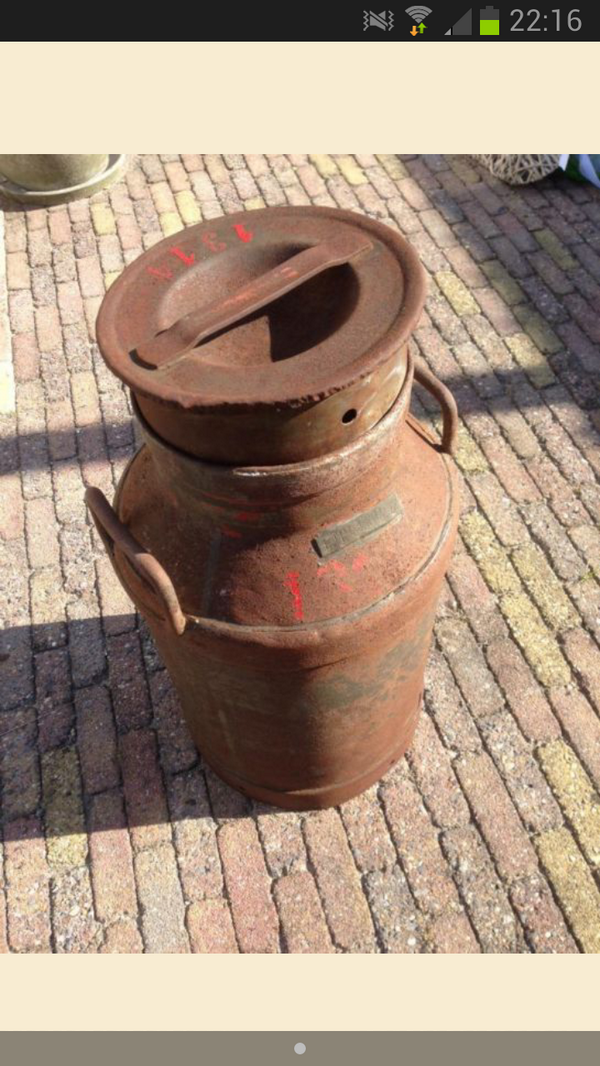 atehofstra's tweet photo. Moarn nog un doai oan ut wurk en dan tiisdie carbid sjitte moai de nije bus#oldandnew http://t.co/qVpCP7V55q