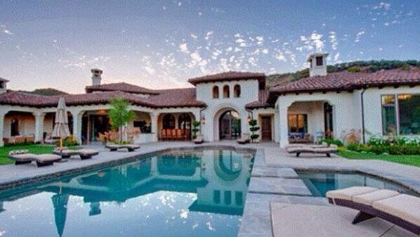 BestHousePix's tweet photo. YES please ð https://t.co/vzDQBGCHeP