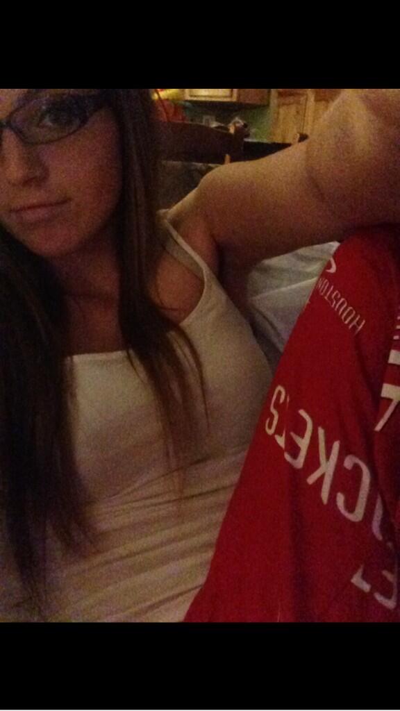 OEmilysherm's tweet image. Watching the game in these babys 😂 #supportin