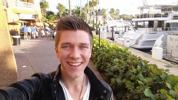 demiilovatiiic's tweet image. Follow @CollinsKey #CollinsKeyTo80K
