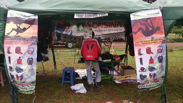 NaikGunungCom's tweet photo. Kemaren tanggal 21 Des kami sempet buka stand di HUTnya @hsx125c lho.. http://t.co/mIKVPPYbiL