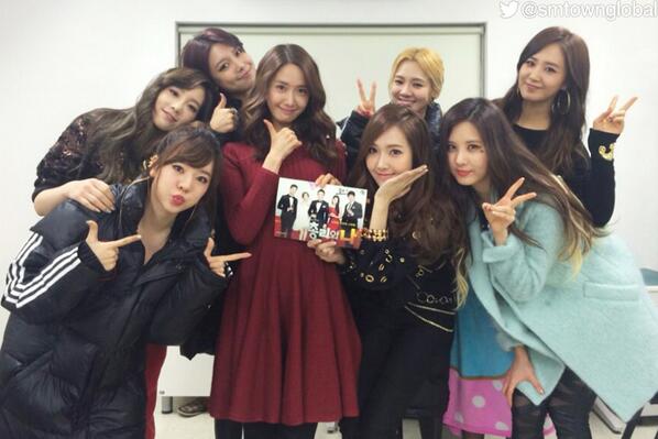 [NEWS][30.12.13]Girls' Generation gây ngạc nhiên khi đến ủng hộ Yoona trên trường quay '' Prime Minister and I '' Bctug5oCYAE77JT