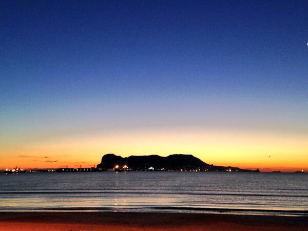 minutoes's tweet photo. Bahía de #Algeciras en estos momentos http://t.co/ilCSfPK1M0