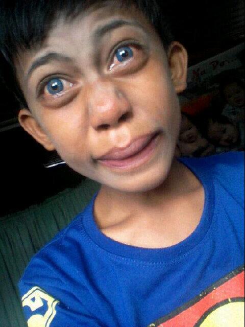cksica's tweet photo. @ckirene91 jgn,kasihanilah tatak.lihatlah matanya yg kya puppy eyes/?dia mohon padamu ren agar kau jgn cari yg lain/? http://t.co/Ue7N9Ns6Dw