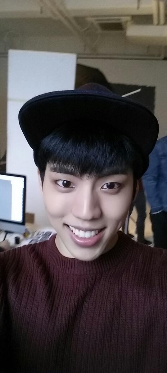 RapperYeoboJang's tweet photo. FUCK MY LIFE http://t.co/CeMJ6iMuOV