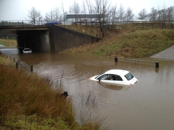 PICTURE:Torrential downpours cause flooding and problems on some roads across Scotland bbc.in/19y9rcB