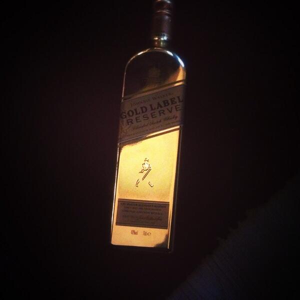 80Pele's tweet photo. Hopi na gold label http://t.co/DXpcm7A4m5