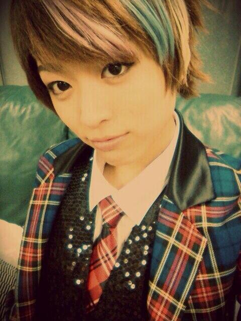 ______Your__'s tweet photo. @Ysi_____x 

:

:

:

　　　　　　何やて　　?

　　　　　　悪い卦度　　、　俺の方がイｹﾒﾝやねん　　!!

:

:

: http://t.co/9b9DcDIhBU