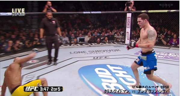 lawpointers's tweet photo. 【閲覧注意】

今終わったUFCのアンデウソンの足の折れ方がヤバイ！！！

詳細コレ⇒http://t.co/mAsZGxowpd 

ゴム人間みたい http://t.co/2f3iF0B4LE