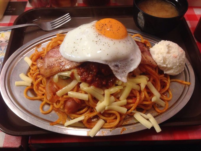 地下でパスタ食べてた!これでエネルギーは満タンだ! 