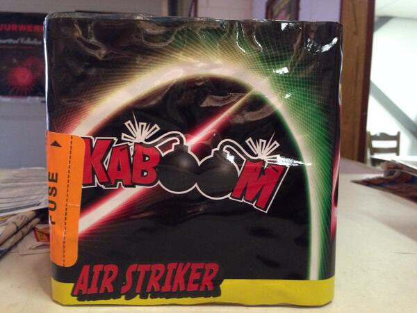 Kostervuurwerk's tweet photo. Bij het laten zien van deze tweet, deze pot 20,00 ipv 32,50 #retweet http://t.co/dvHRKk9hcg