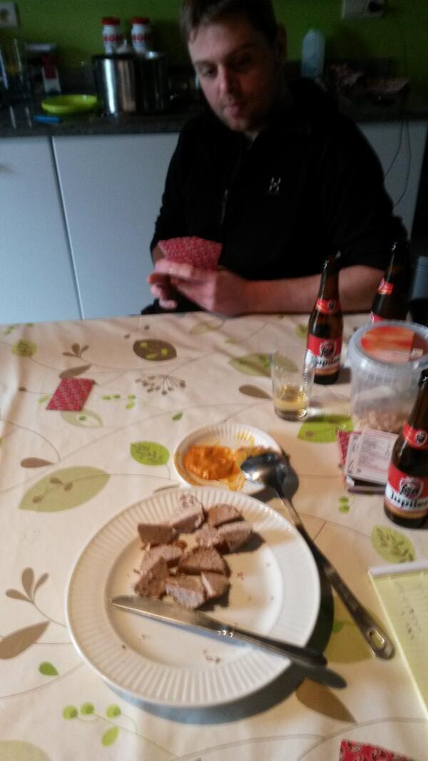 spier85's tweet photo. Het zuur is onderweg #snacksaus http://t.co/PMRw0OeHg4