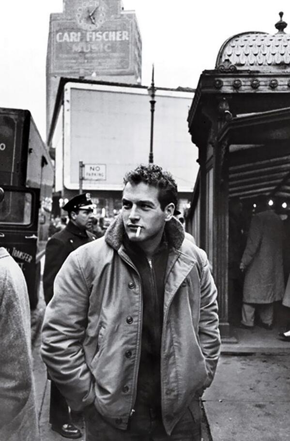 LauraCuesta91's tweet photo. "Grandísima foto de Paul Newman, por Sanford Roth. http://t.co/Oa3U4cDy0w" @ana_2591