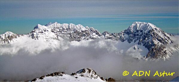 ADN_Astur's tweet photo. Así veíamos desde la cima del Pico Morronegro(2152m) en la última ruta organizada, el bonito macizo de las Ubiñas. http://t.co/dsaUd6fCTH