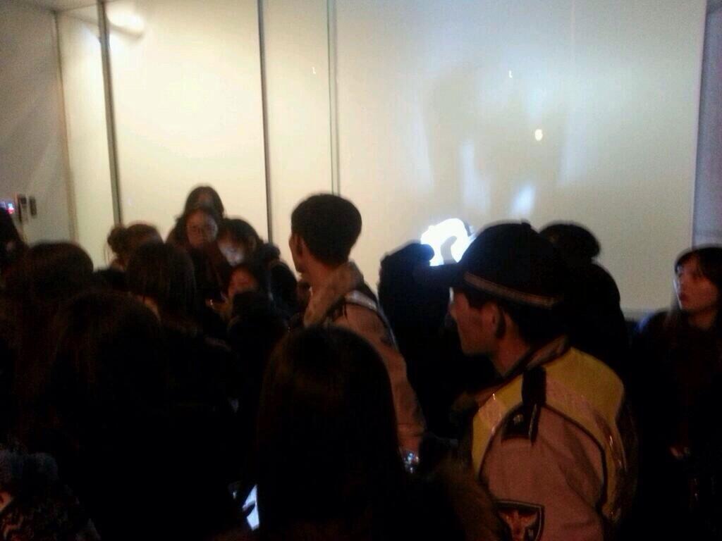 BcvZ_KFCYAAk_tX.jpg:large