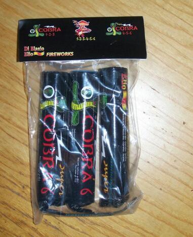 JosefineDirksen's tweet photo. Ik heb een onwijs leuk vuurwerk pakketje gekregen van mijn liefste neefje. Ik hoop op een pracht effect! http://t.co/DEd7Gn1HF0