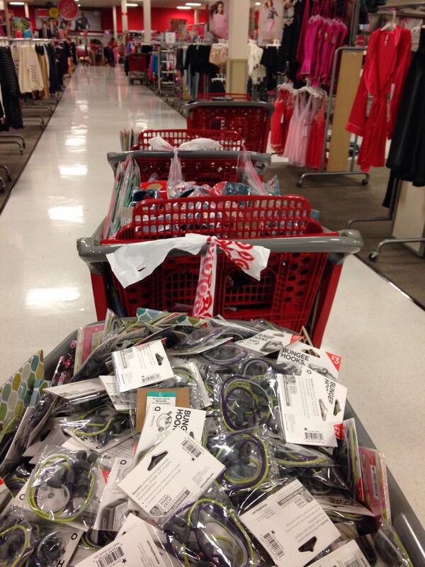 kenia_barahona's tweet image. Tied bags to like 8 carts just so we wouldn't have to make three trips😒 #lazyasses