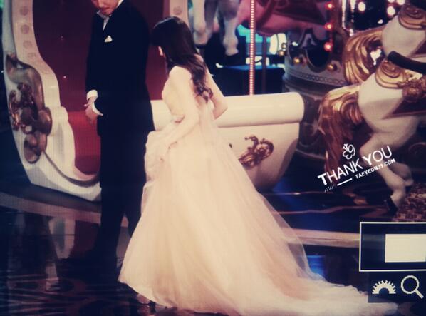 [PIC][30-12-2013]SooYoung và TaeYeon tham dự "SBS Entertaintment Awards 2013" vào tối nay BcwUioNCcAABnq_