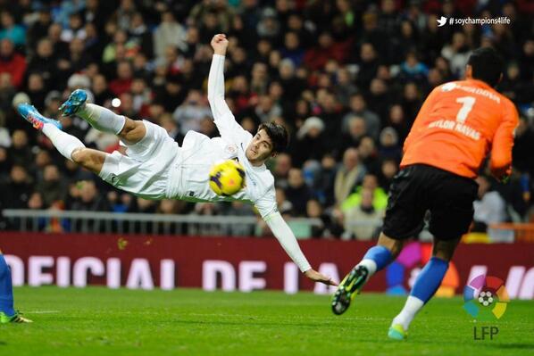 LaLiga's tweet photo. .@AlvaroMorata nos ha dejado una de las mejores imágenes del partido con su gol de media chilena. #soychampions4life http://t.co/9YGorSqfVt