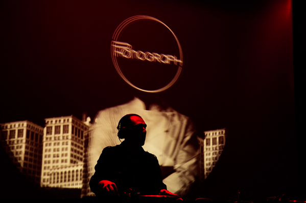 the last DJ set of 2013!!!  Dj Stratos!!! tonight at The Voice of MOVE radio show! justradio.gr/live