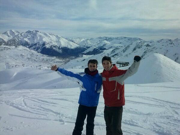 PpepePperez's tweet photo. Después de trepar por la montaña sus 20 minutitos, así quedaron los recuerdos con @pablofdez16 . Muy buen día hoy. http://t.co/eqCsbYoHoC