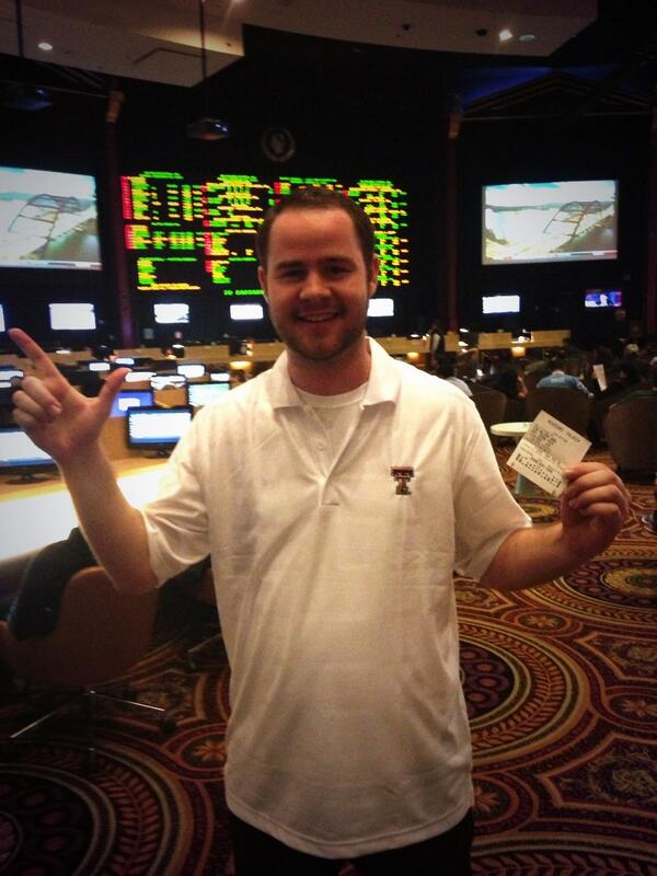 Guns up from Vegas!! Lets go Tech!! #WreckEm #HolidayBowl #Vegas <a href="/TechAthletics/">Texas Tech Red Raiders</a>