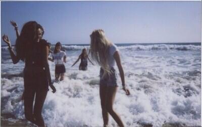 Juliet_is_cute's tweet photo. Me,Michelle and are other friends visited California together http://t.co/0OZXih9LUY