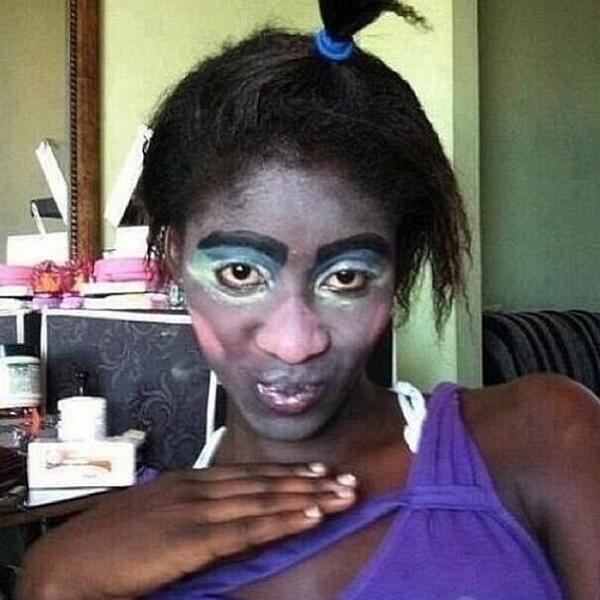 FLEECEBOONDOCKS's tweet photo. BITCHES BE LIKE MY MAKEUP ARTISTS IS THE BEST Y'ALL SHOULD HIT HER UP SOMETIMES http://t.co/geyDsx7Bko