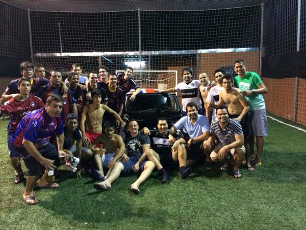 JoseMar03485311's tweet photo. El ultimo clásico 2013.@alecardozop @juliomezaok @bornearturo @wawwimartinez @vmacchi @NegroAyala6 #tano vargas... http://t.co/16C3ogjaOe