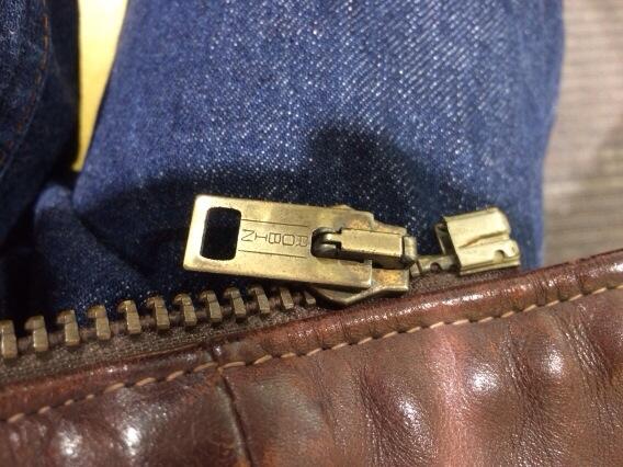 今日買ったschottの革ジャケット、ROBINという刻印のあるジッパーが