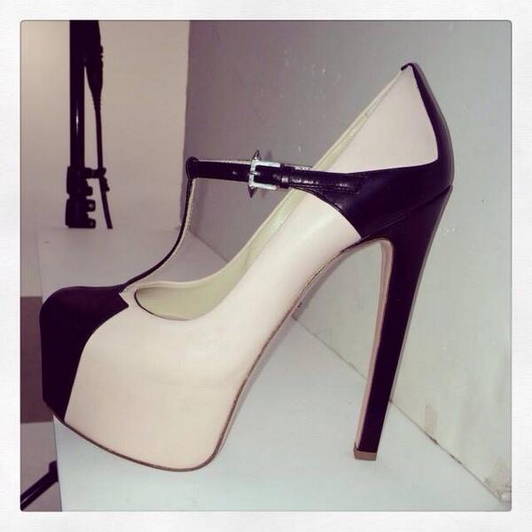 zapatos's tweet photo. “@YoAmoLosZapatos: Te gusta?

#heels #pumps #shoes #shoes #tacones #zapatos
http://t.co/dDI6rp2XO9 http://t.co/CsIcRNLbjI” < me encantan