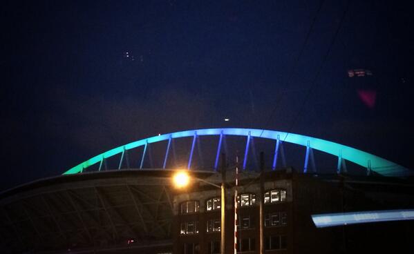LumenField's tweet photo. Like the rest of the city, our blue &amp; green lights are shining all week! #Hawkitecture #Seahawks #NFCChampionship http://t.co/GJkeFqB3QU