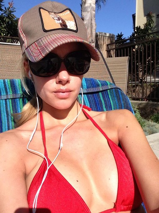 Another gorgeous day in Cali. 80 out today. Getting a little color while I can 🌞 http://t.co/Dl8NT2z<a href="/tag/sellingsunset"class="tags"><span>#sellingsunset</span></a>