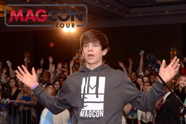 TastingTaylor's tweet image. guys from my school: "why are u obsessed w those boys? They are ugly."
me: what the hell did you say-