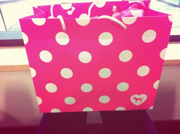 KatrinaaVan's tweet image. First day back to school, let the shopping begin! -________- #ryersonproblems #broke #waytooclosetoeatons