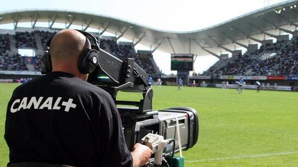 RugbyramaFR's tweet photo. Droits télé - Le Top 14 en exclusivité sur Canal+ jusqu'en 2019 http://t.co/YtoCliKOrY http://t.co/eSUCSm6YJl