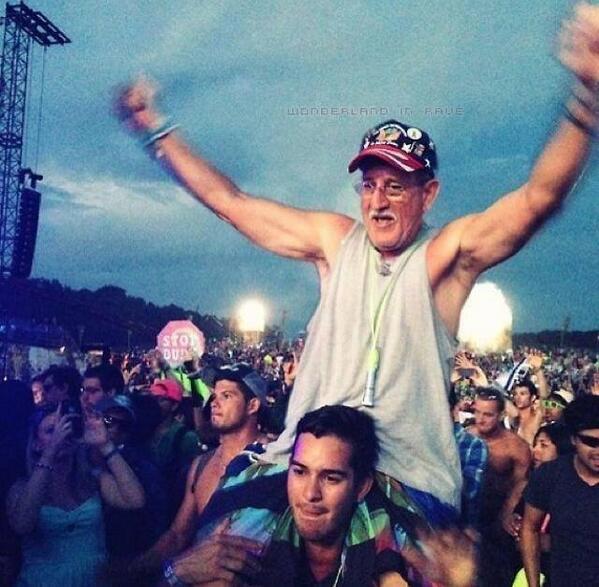 TomorrowlandSPA's tweet image. No hay límite de edad para disfrutar de la música electrónica #Tomorrowland