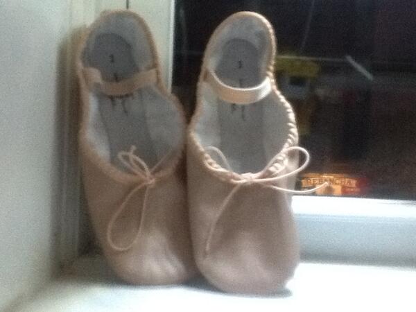 msp_VIPgirl's tweet photo. Ballet shoes http://t.co/ix8CQ6xufu