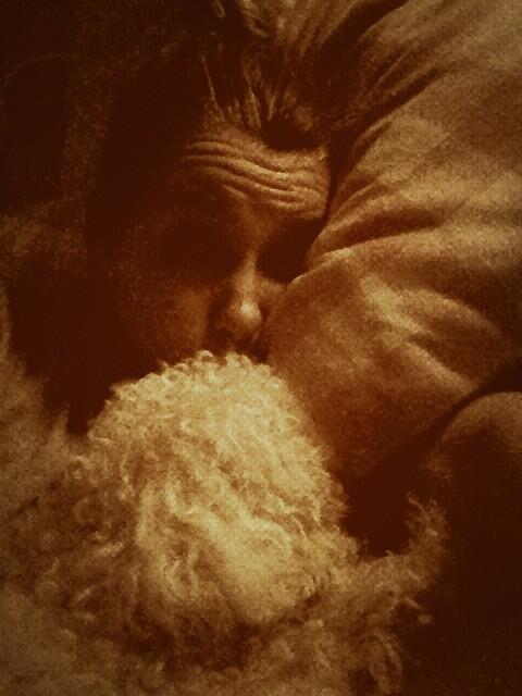 fran_jets's tweet photo. cuddles with my warm doggy is the best http://t.co/gzElMLiefx