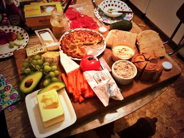 chloelennox's tweet image. @misslucy_edge86 Haha! Look what I got stuck into tonight... Mega spread! Not all for me... Promise 😉 #crazyappetite