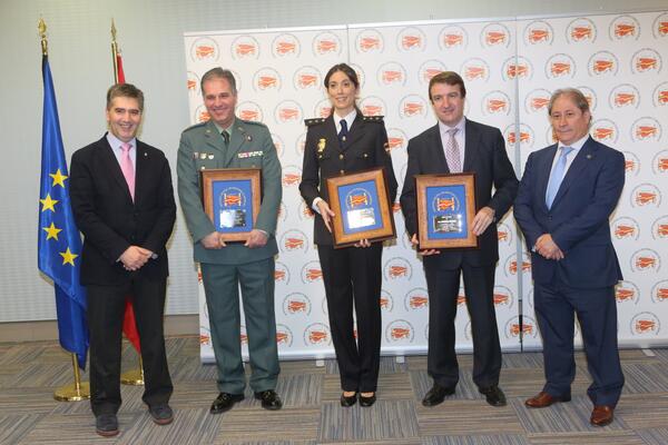 jmorenogarcia's tweet photo. Esta labor es fruto de la colaboración de todos, especialmente Policía Local y Guardia Civil #trescantos http://t.co/At8je7Zgcr