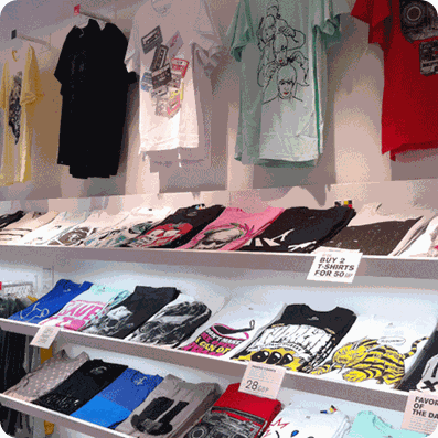 DTeeShirtStore's tweet photo. Every year, all around the world 2 billion tee shirts are sold. http://t.co/pdzSScuPmt