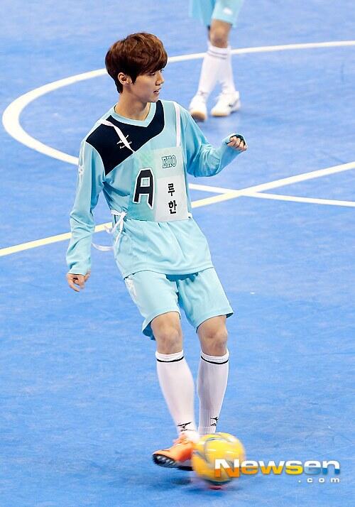 Bank_size56's tweet photo. [PIC] 140113 #LUHAN at MBC 2014 Idol Star Athletic Championship 2
http://t.co/Bd7A7KbMdV
[Cr: Newsen] http://t.co/ECTOERmnHz