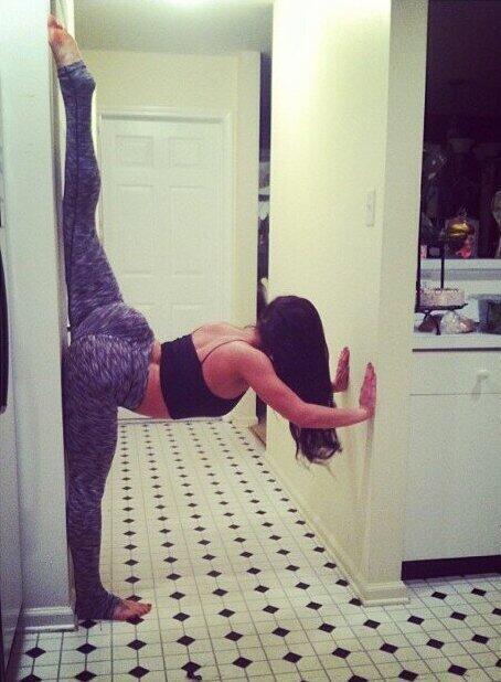 iLikeGirlsDaily's tweet photo. I need a girl that can do this! http://t.co/8d3vl3dcQH